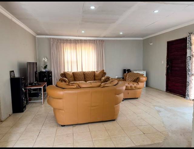 6 BEDROOM HOUSE FOR SALE IN DOBSONVILLE